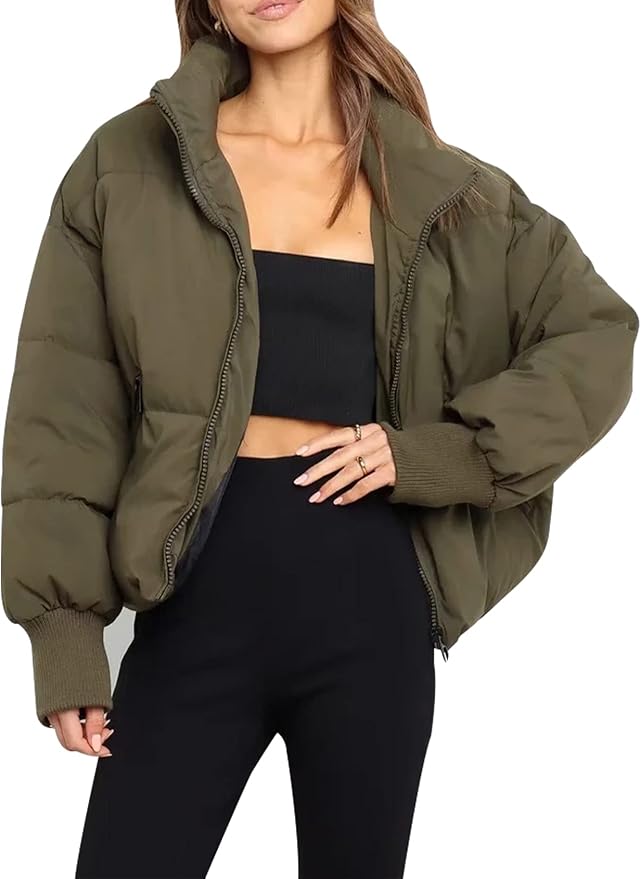 Blush – pastelroze puffer jas met hoge kraag en relaxte pasvorm