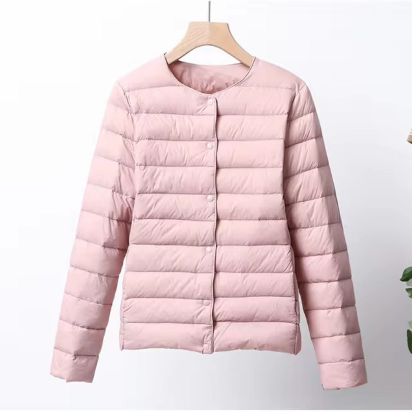 Elena – korte nylon donsjas met doorgestikte afwerking