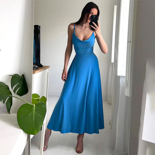 Freya – Maxi-jurk met vloeiende rok en diepe V-hals