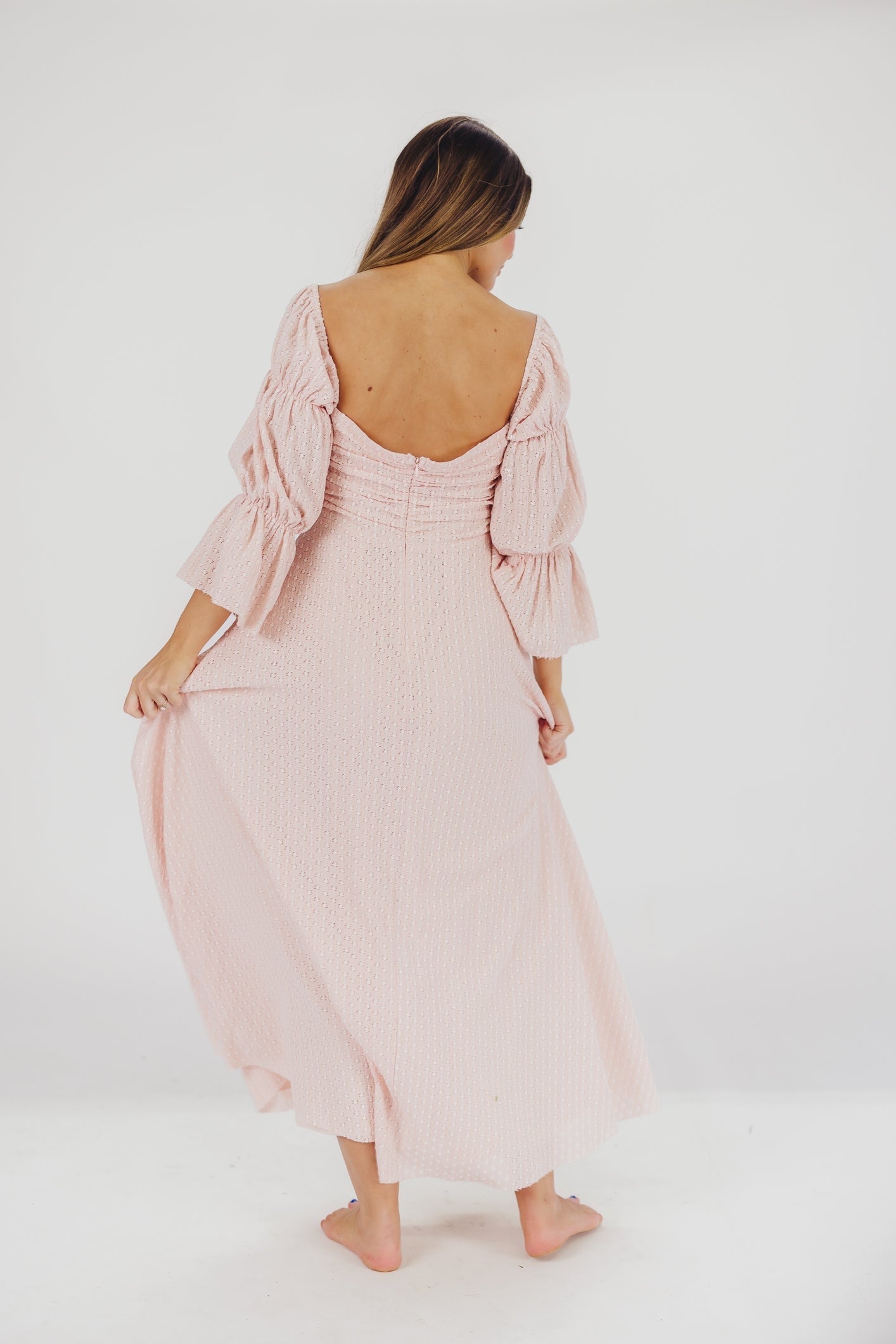 Maisie – Rusches maxi jurk met hartvormige hals en elastische taille