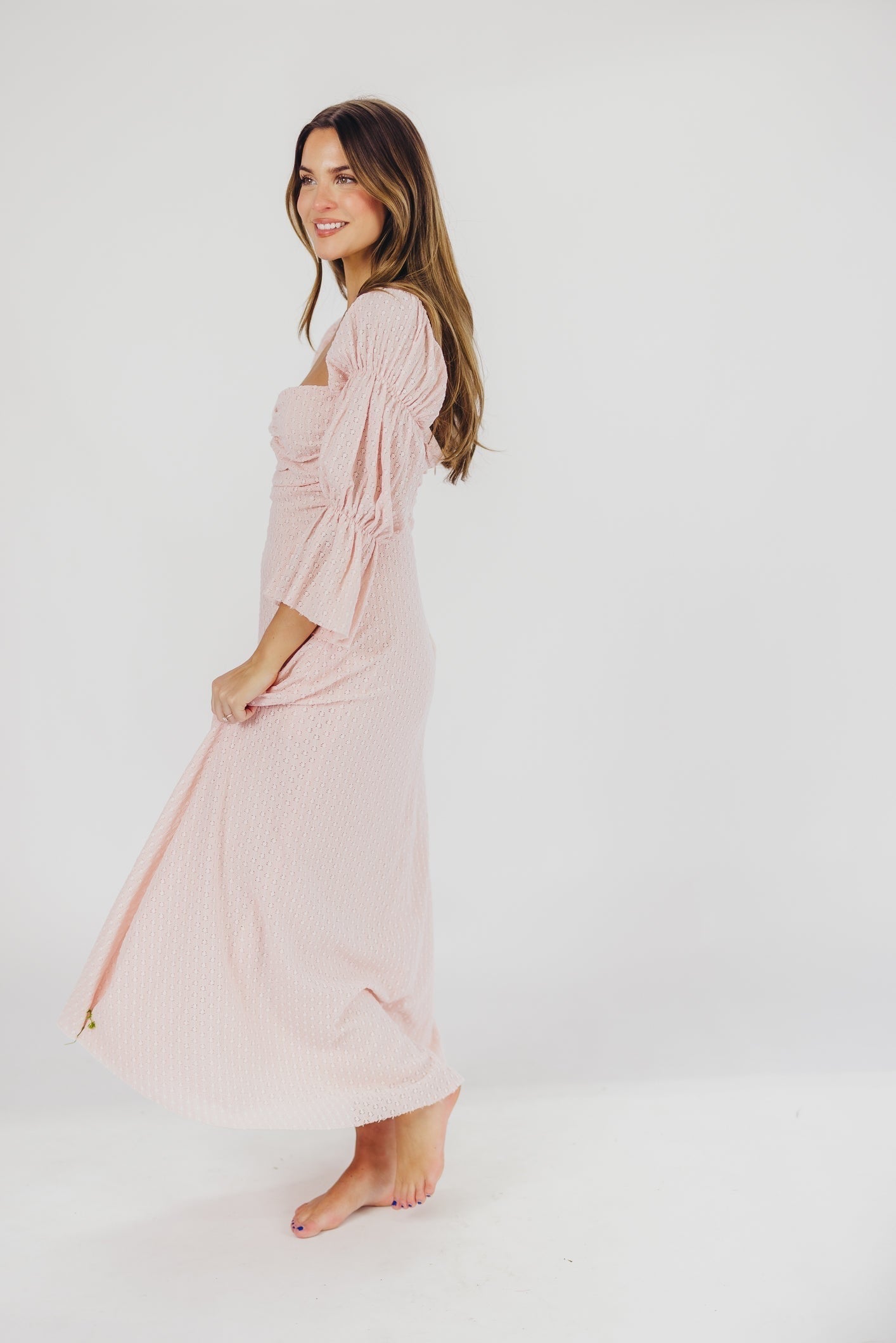 Maisie – Rusches maxi jurk met hartvormige hals en elastische taille
