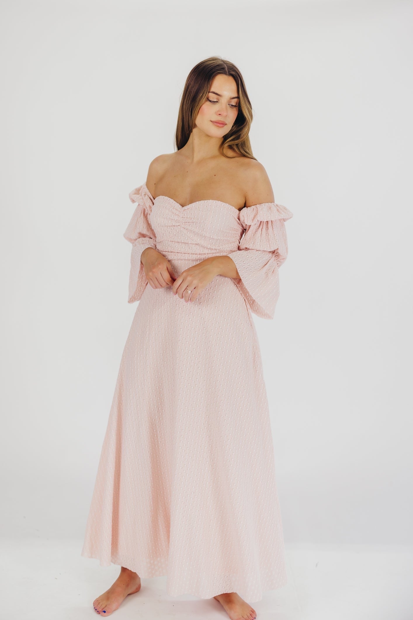 Maisie – Rusches maxi jurk met hartvormige hals en elastische taille