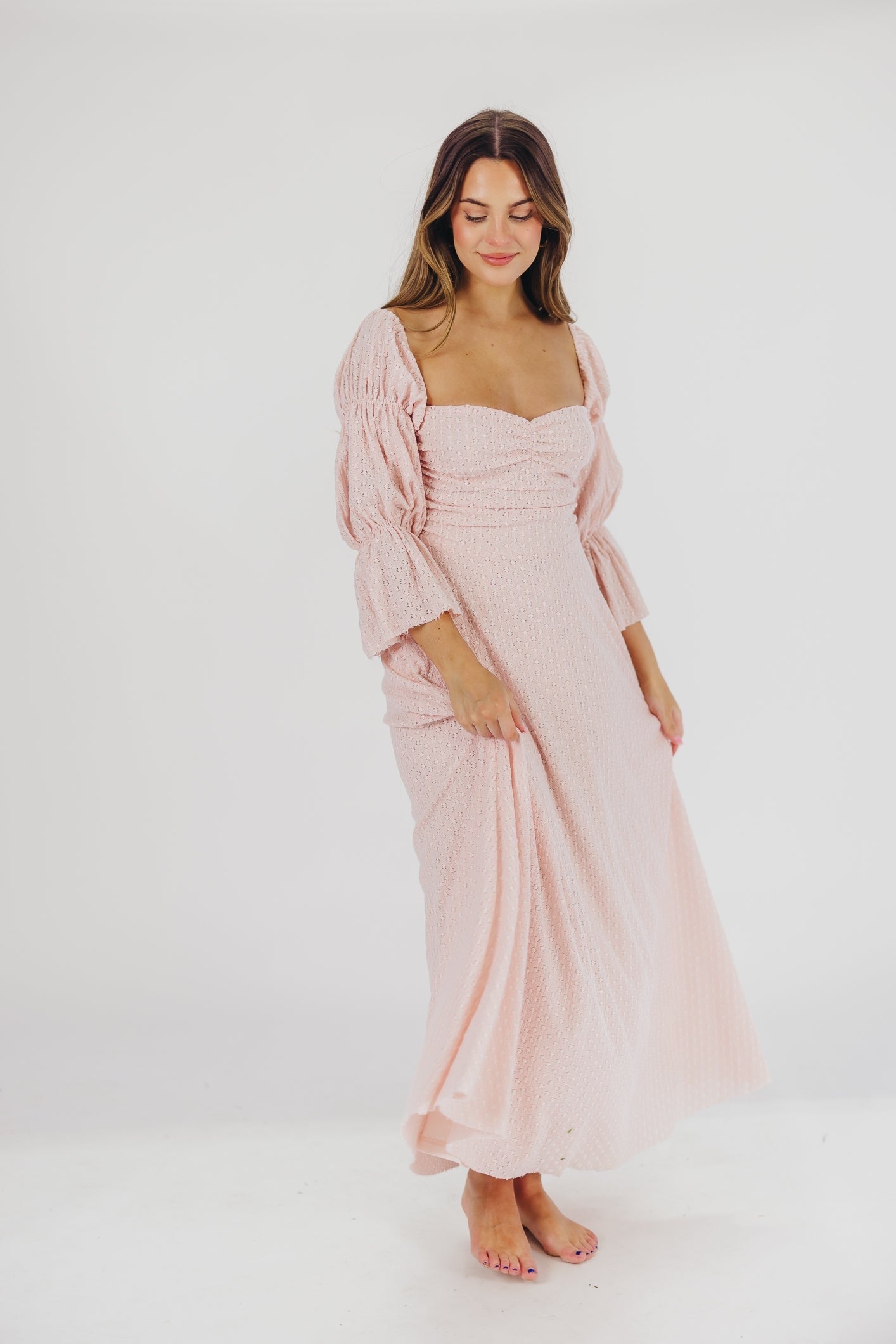 Maisie – Rusches maxi jurk met hartvormige hals en elastische taille