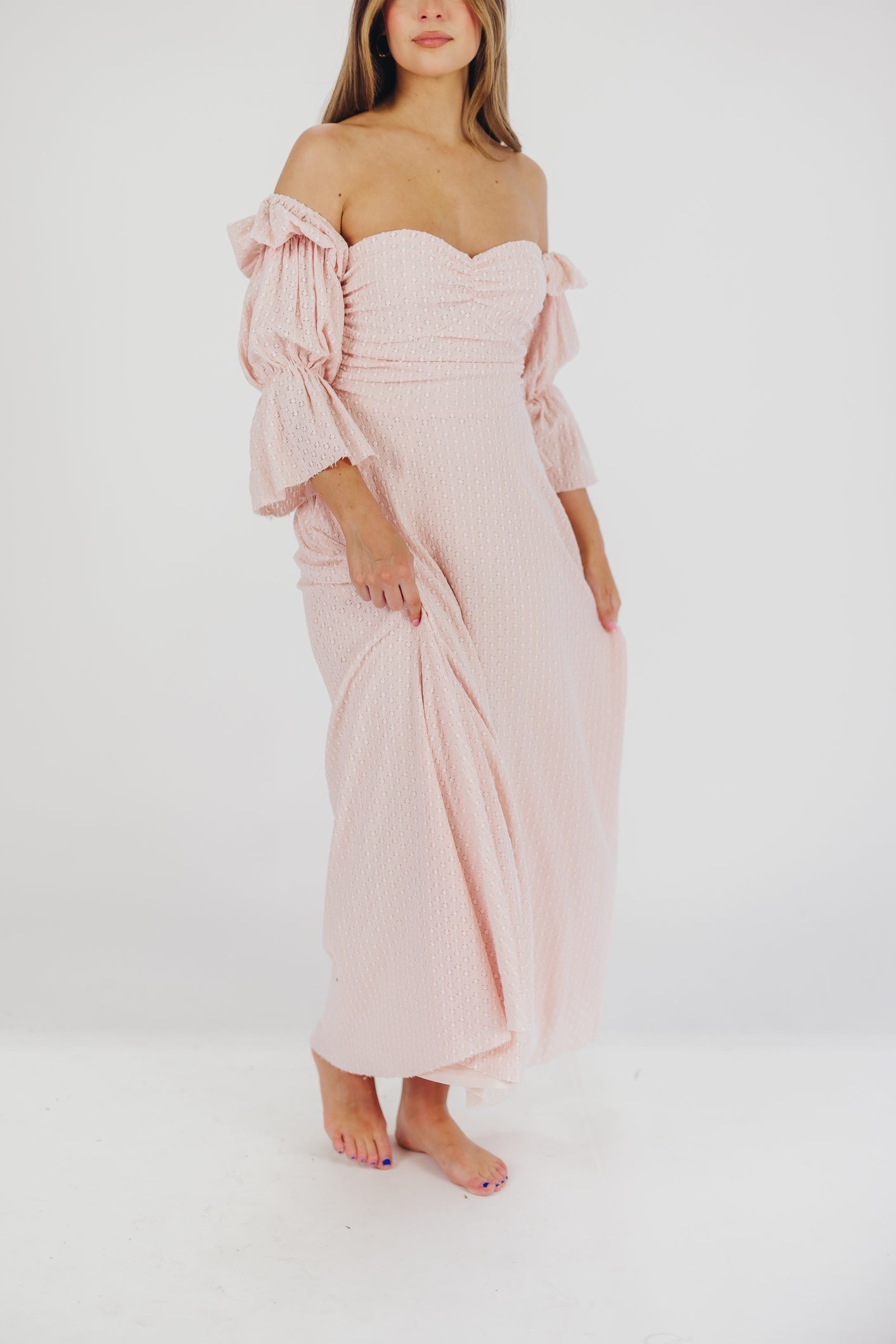 Maisie – Rusches maxi jurk met hartvormige hals en elastische taille