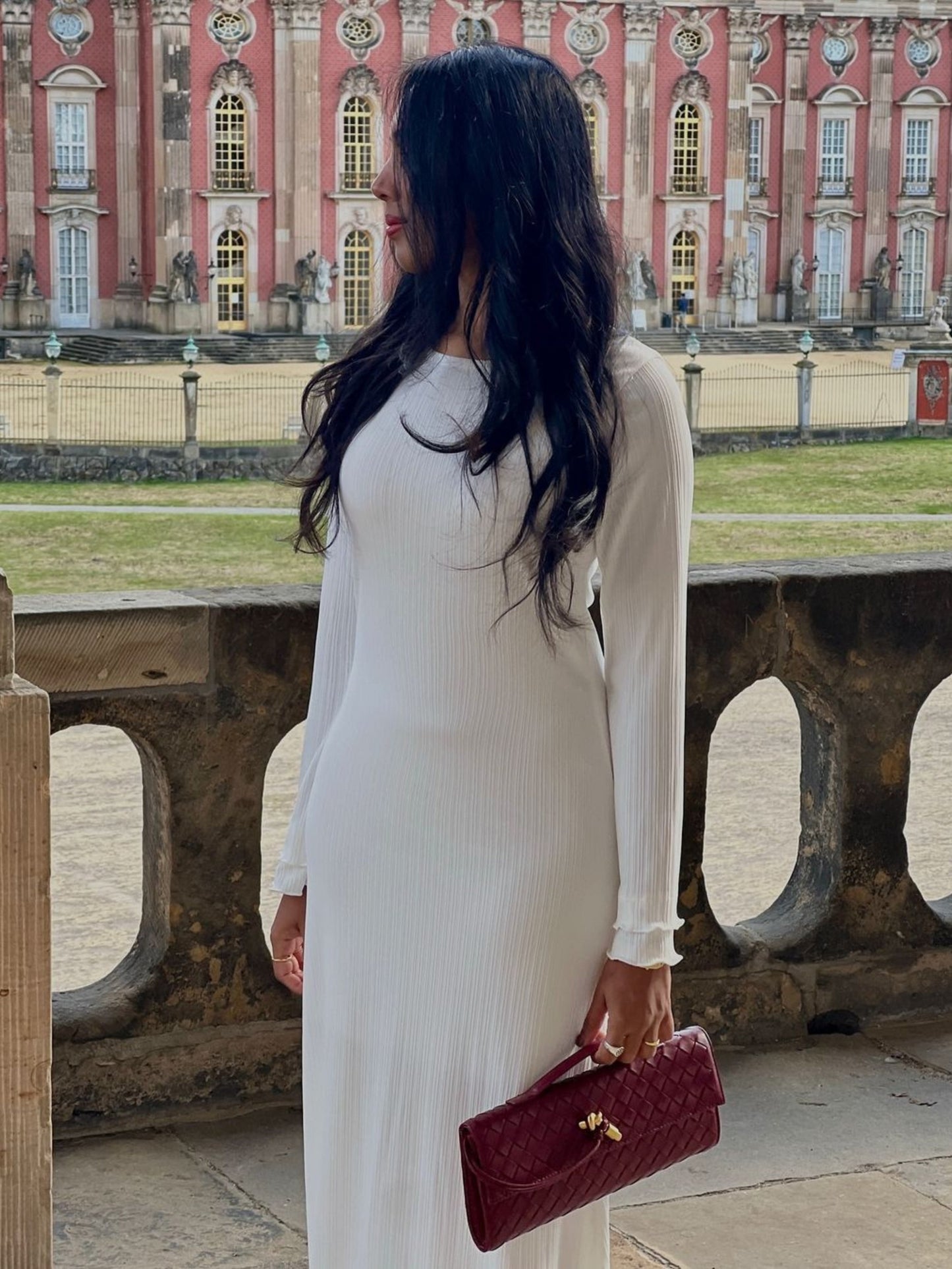 Clémence – Geweven Leren Crossbody Clutch Tas Met Gouden Knoop En Handvat