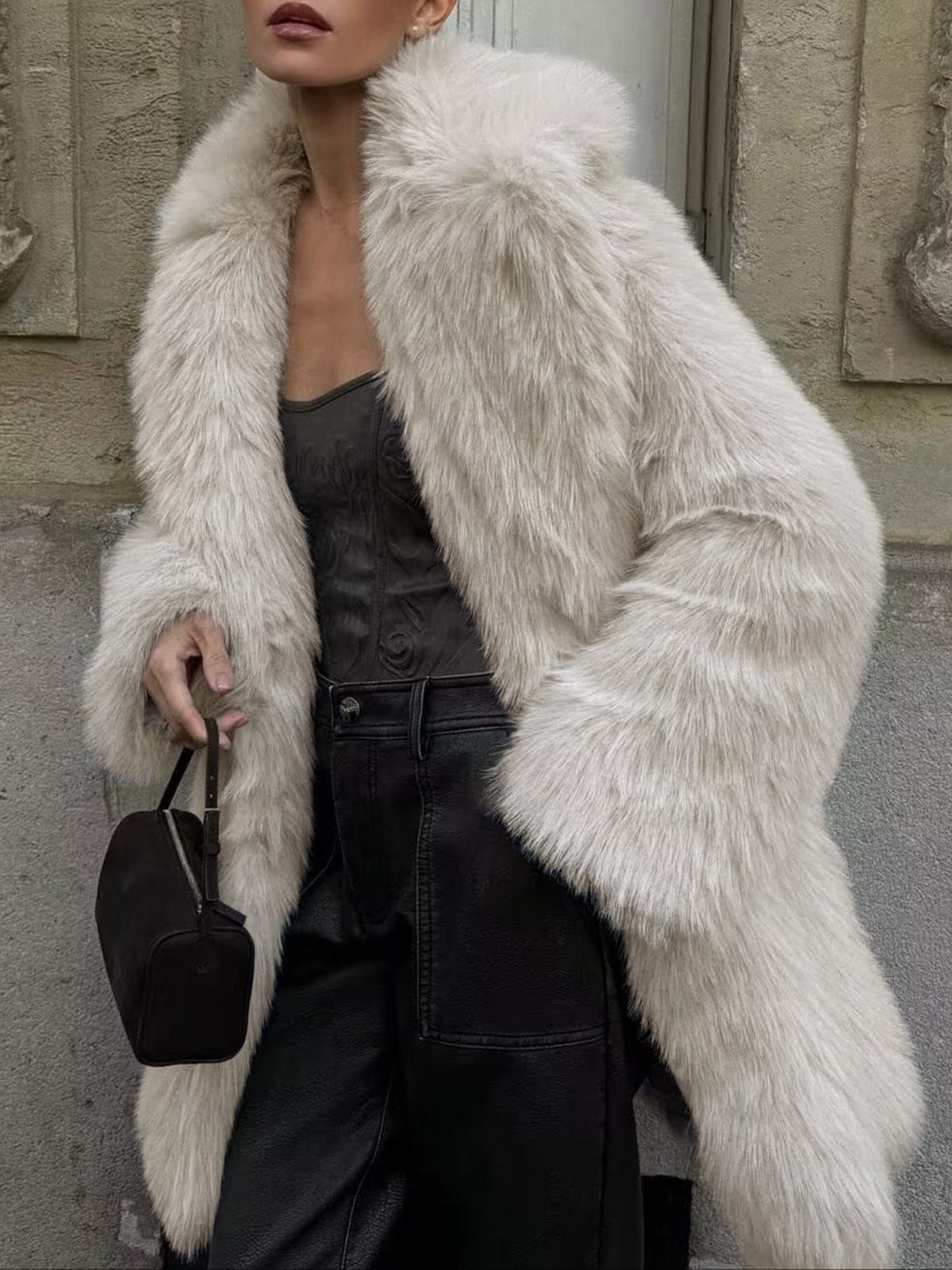 Celeste – faux fur jas met oversized pasvorm en brede revers
