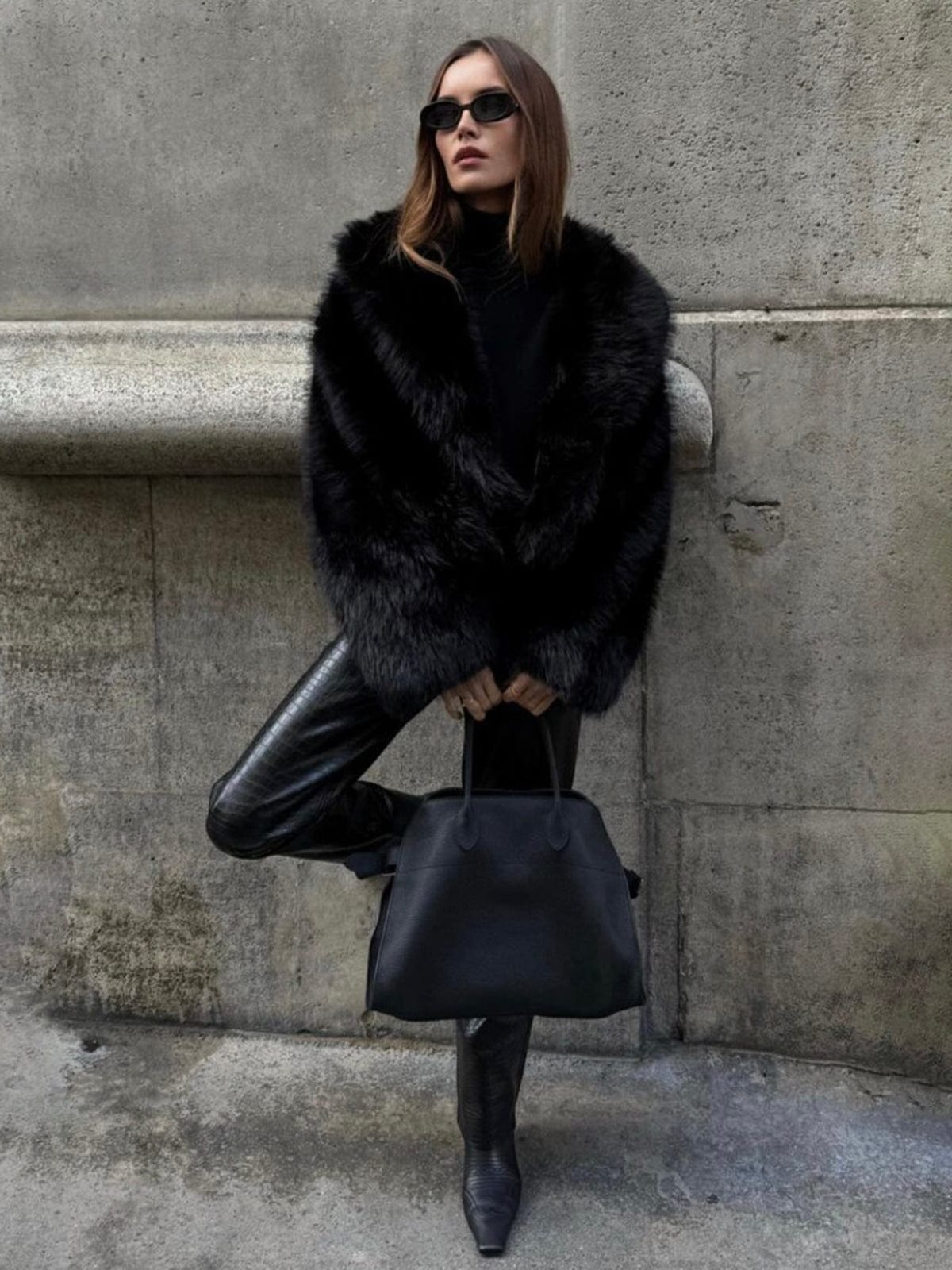 Luxe – oversized faux fur jas met glans en city-chic uitstraling