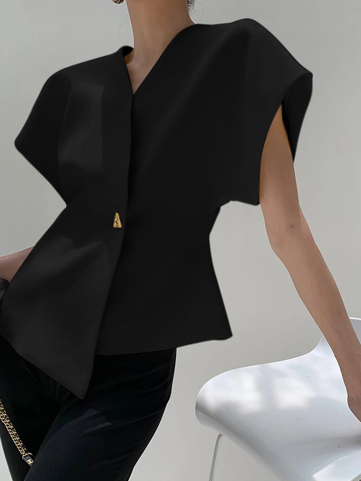 Top met asymmetrische sluiting en korte mouw