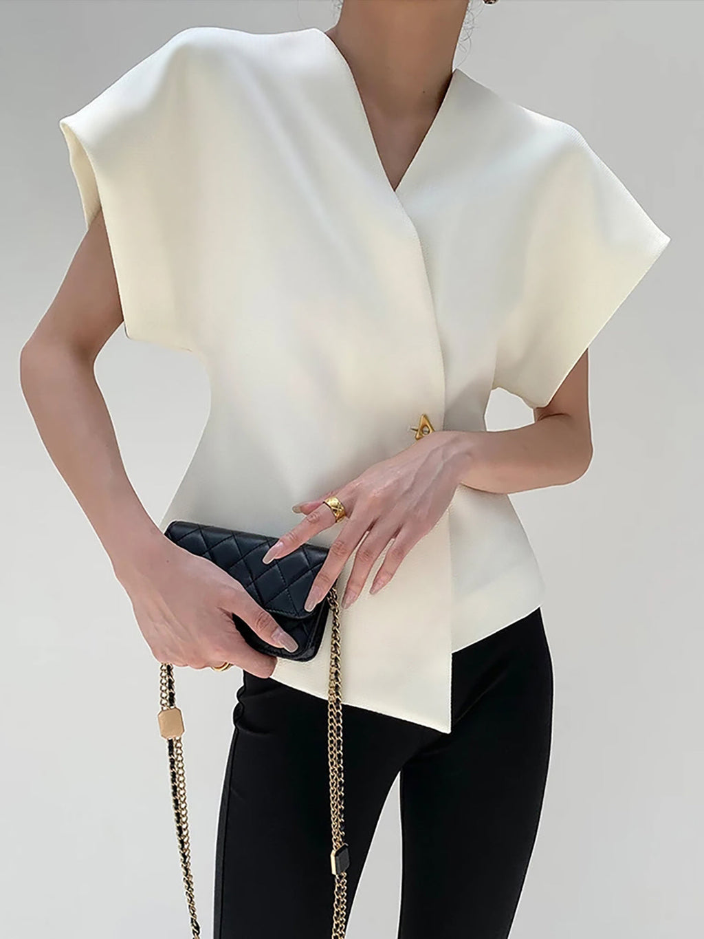 Top met asymmetrische sluiting en korte mouw