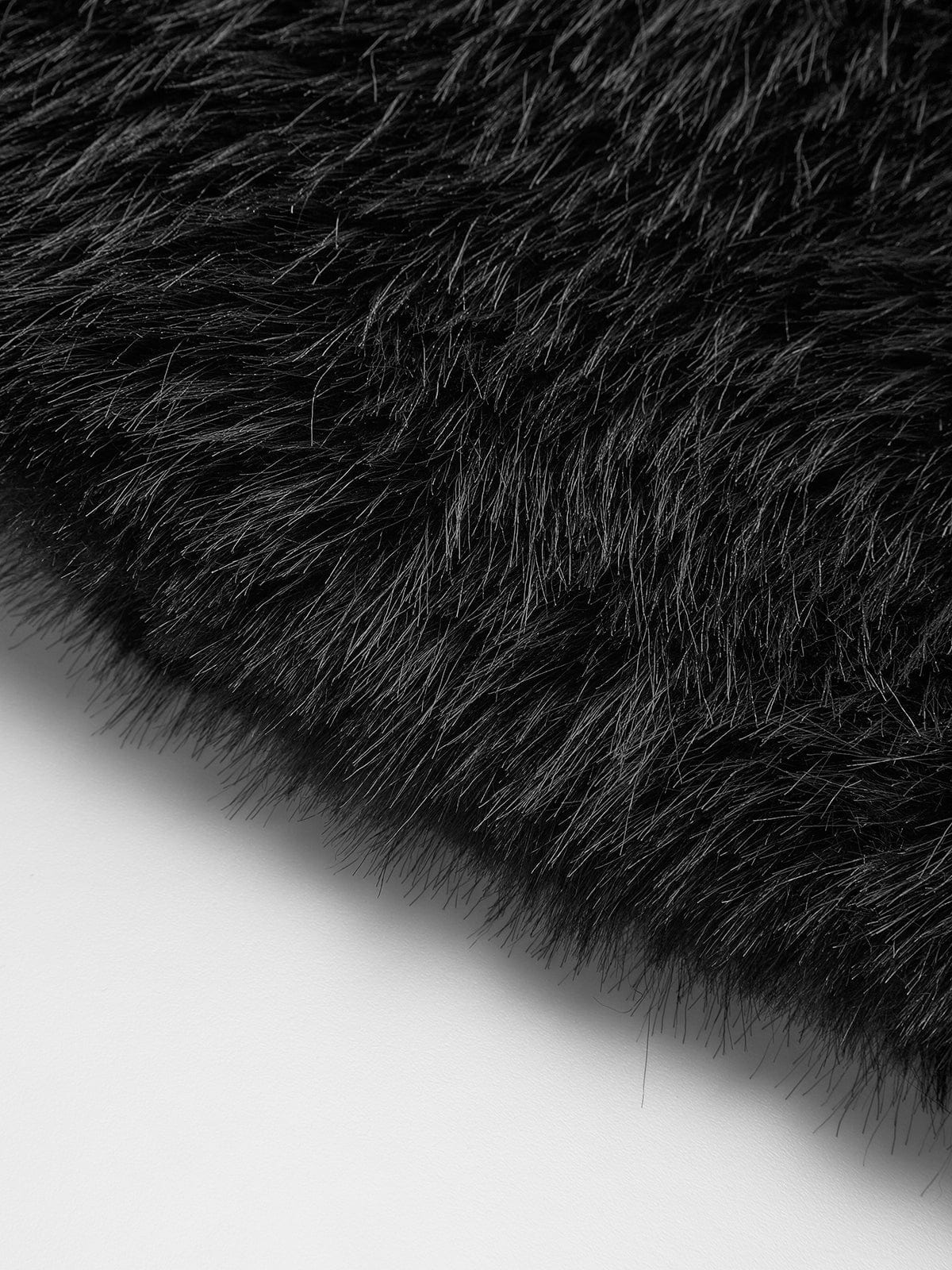Luxe – oversized faux fur jas met glans en city-chic uitstraling