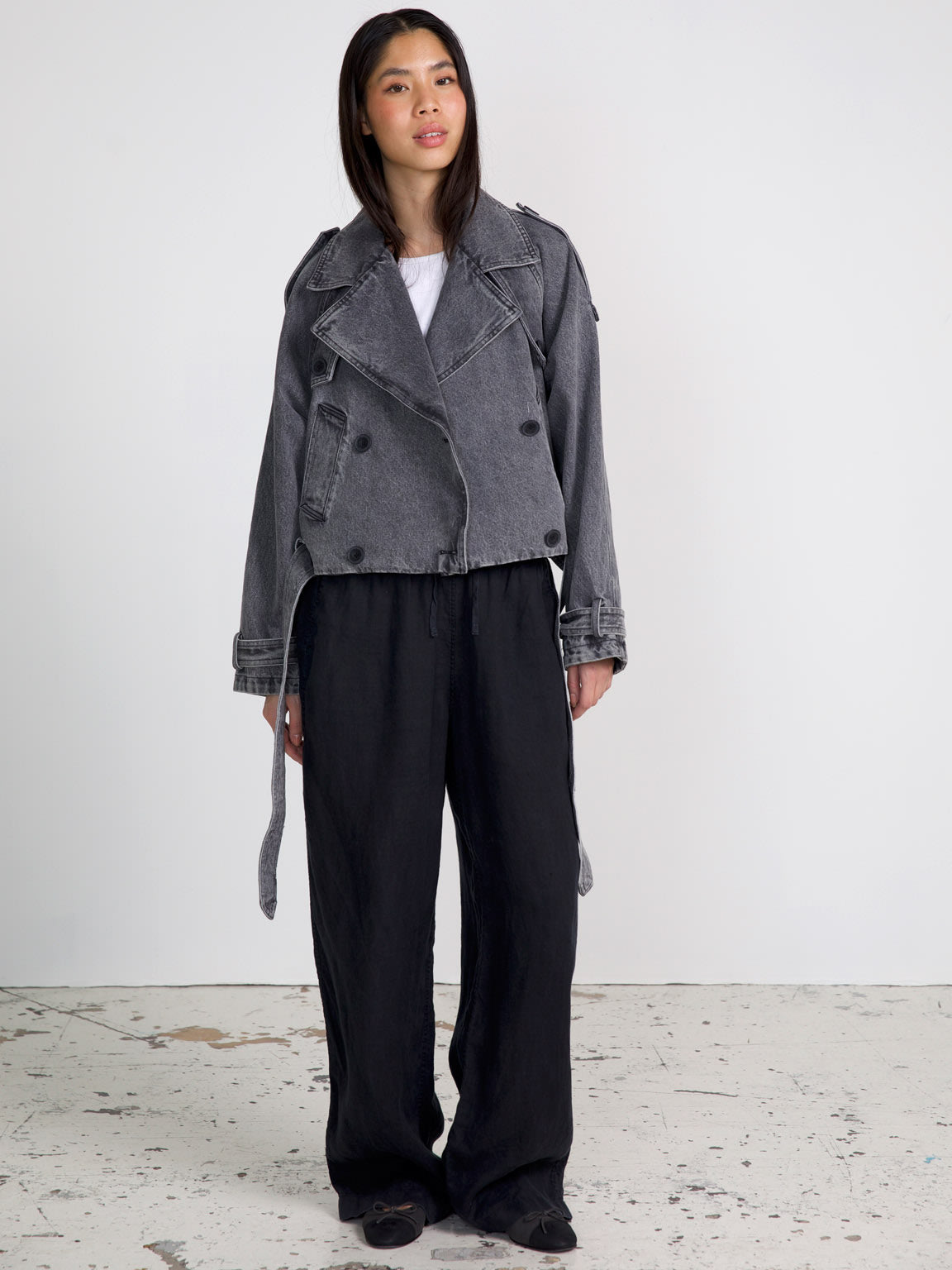 Debby - Korte Denim Trenchcoat met Riem & Knoopdetails