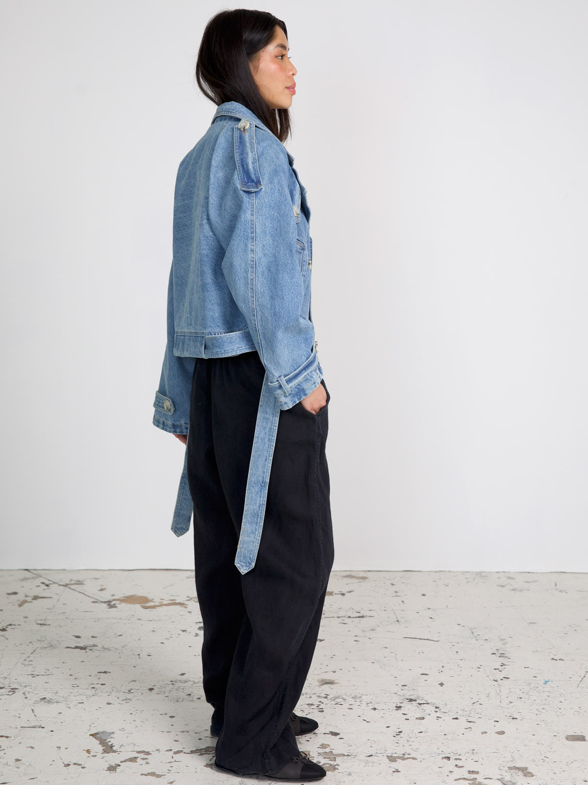 Debby - Korte Denim Trenchcoat met Riem & Knoopdetails