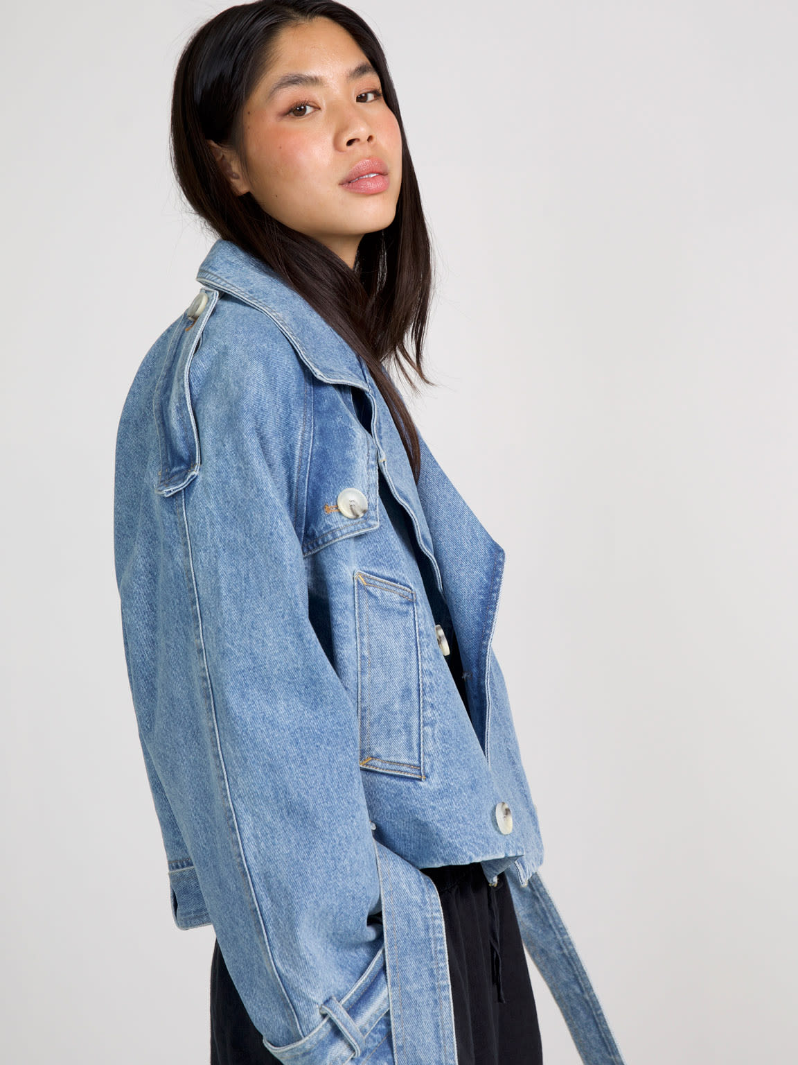 Debby - Korte Denim Trenchcoat met Riem & Knoopdetails