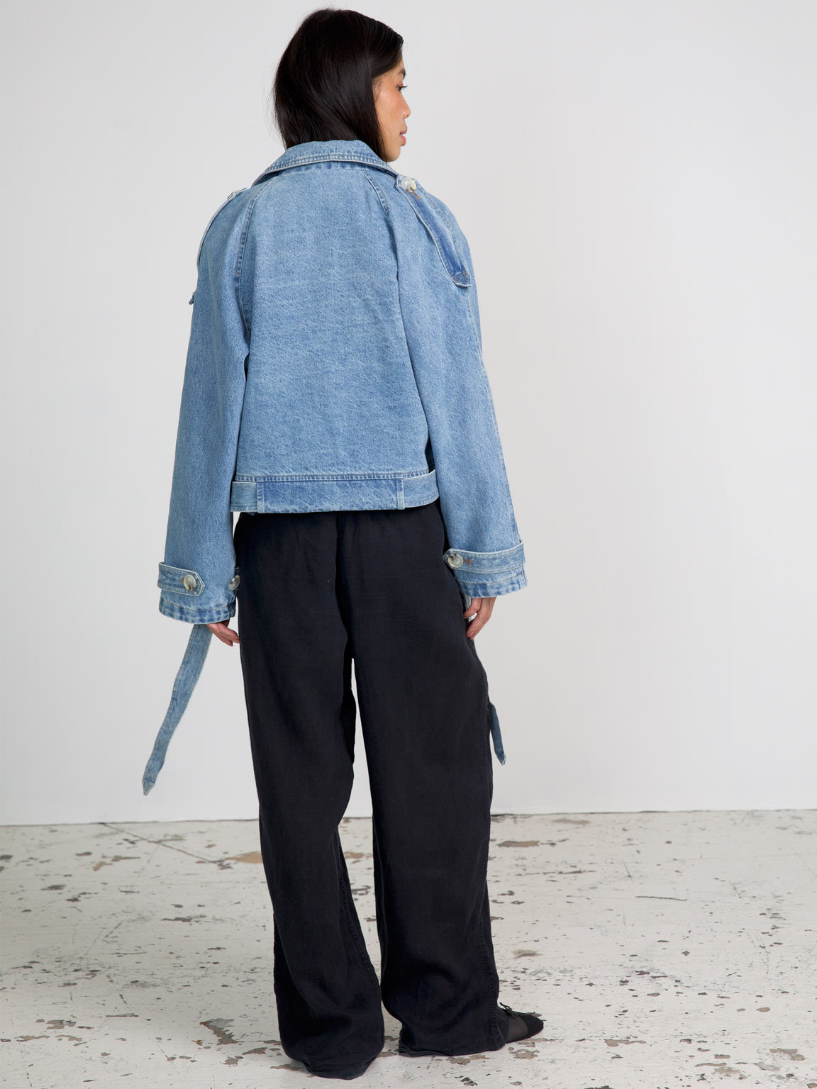 Debby - Korte Denim Trenchcoat met Riem & Knoopdetails