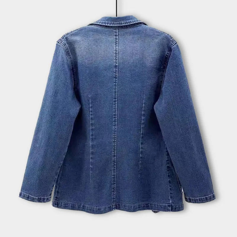 Anneke – dames blazer van denim met getailleerde pasvorm en knoopsluiting