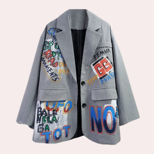 Bente – oversized damesblazer met tekstopdruk en relaxte pasvorm