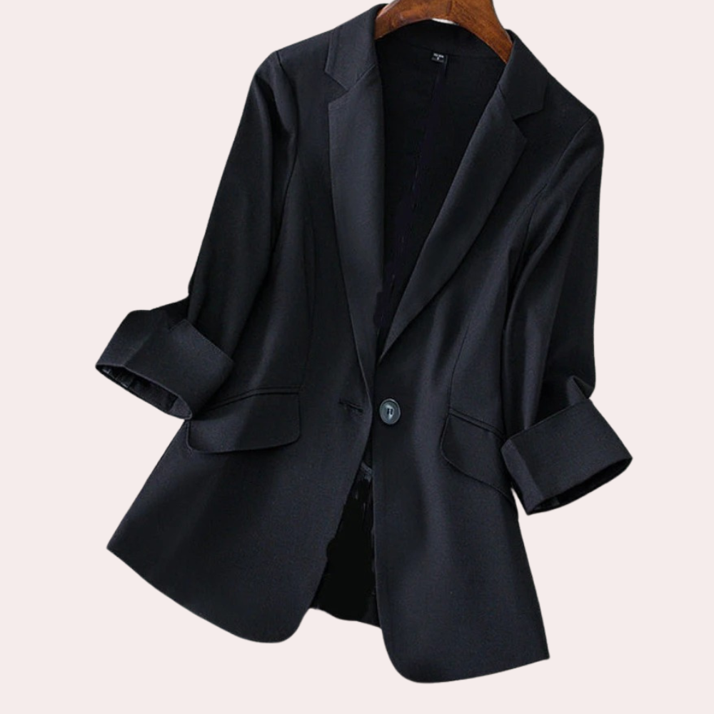 Matilda – damesblazer van linnen met elegante knoopsluiting