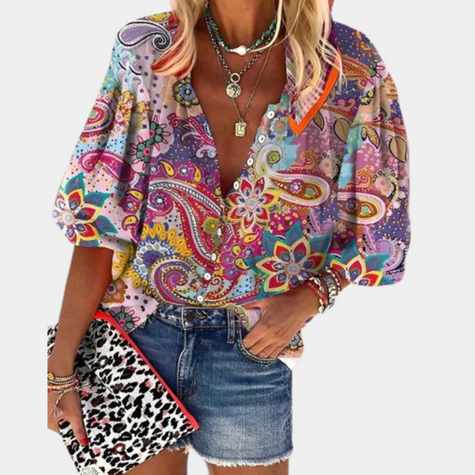 Vire – Luchtige zomerblouse met paisleyprint en schouder details