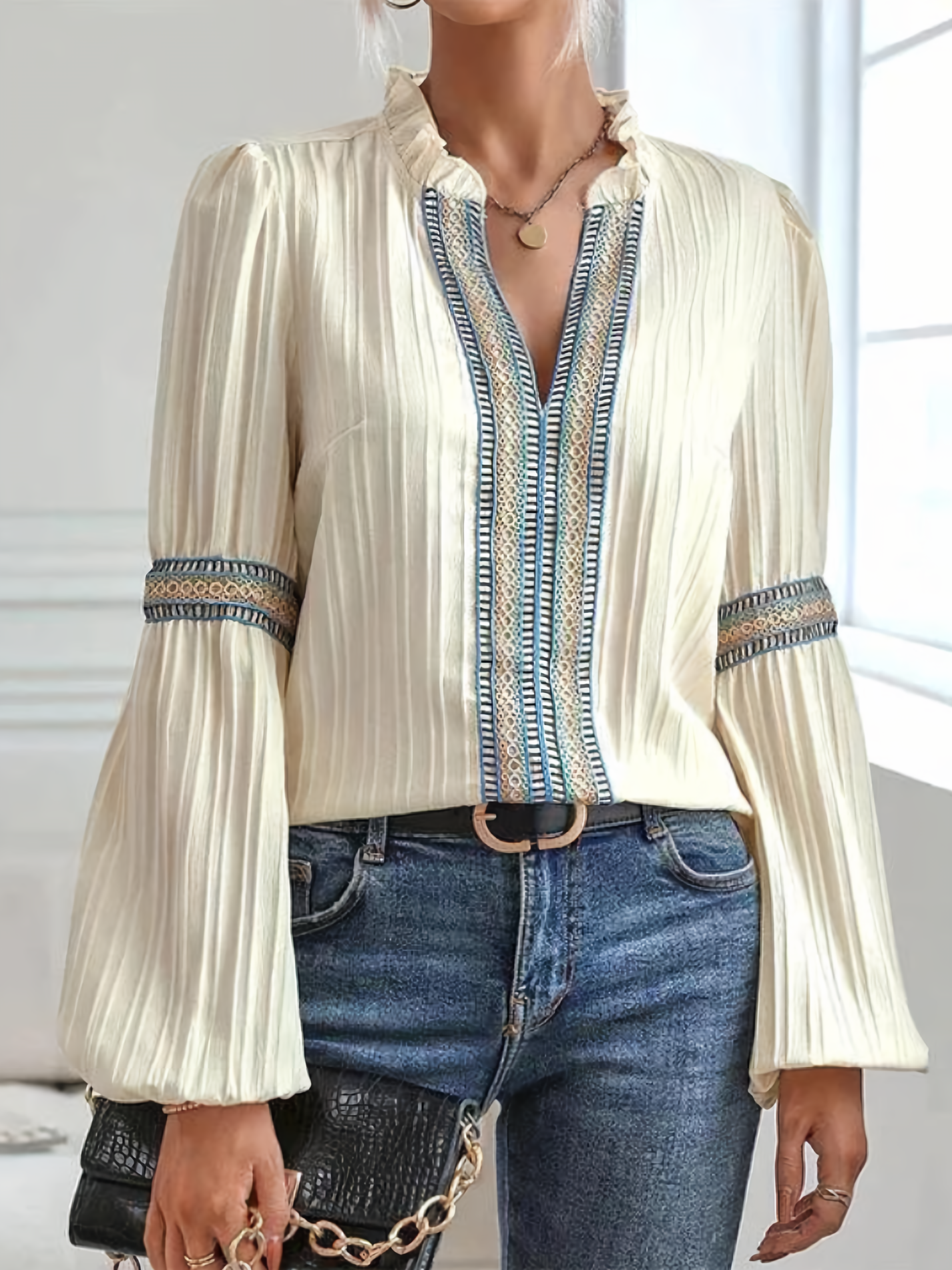Clara – V-hals Damesblouse met Lange Mouwen