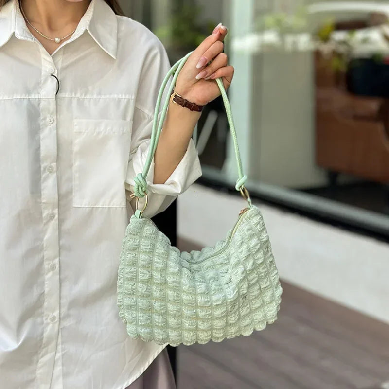 Elena – beige canvas tote met plooien en gewatteerde structuur