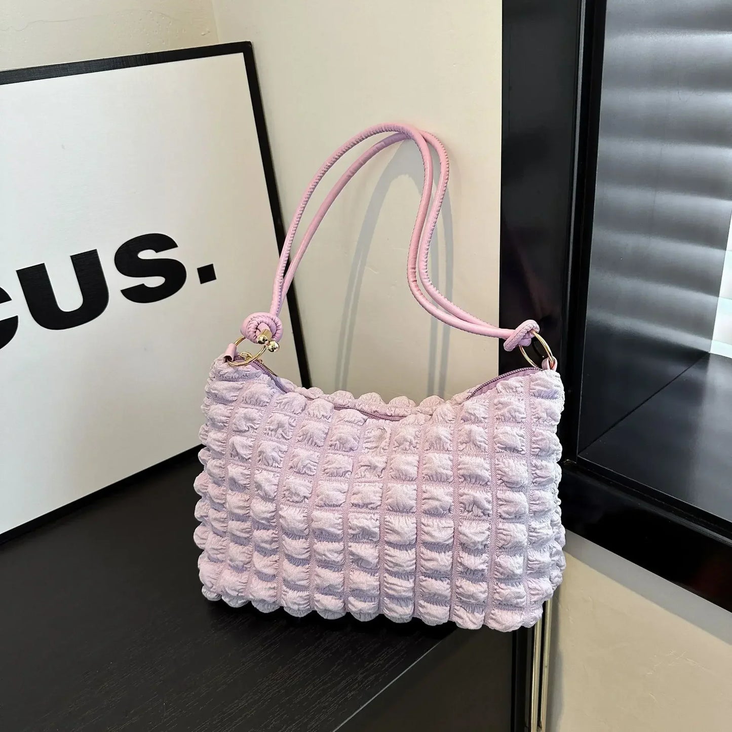 Elena – beige canvas tote met plooien en gewatteerde structuur