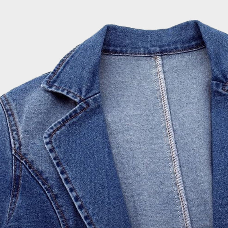 Anneke – dames blazer van denim met getailleerde pasvorm en knoopsluiting