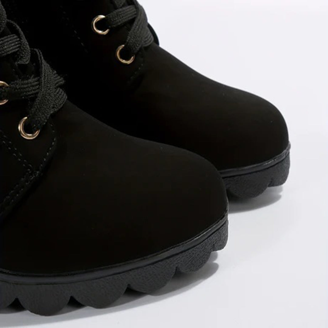 Catherine – enkellaarsjes van pu en rubber met comfortabele zool