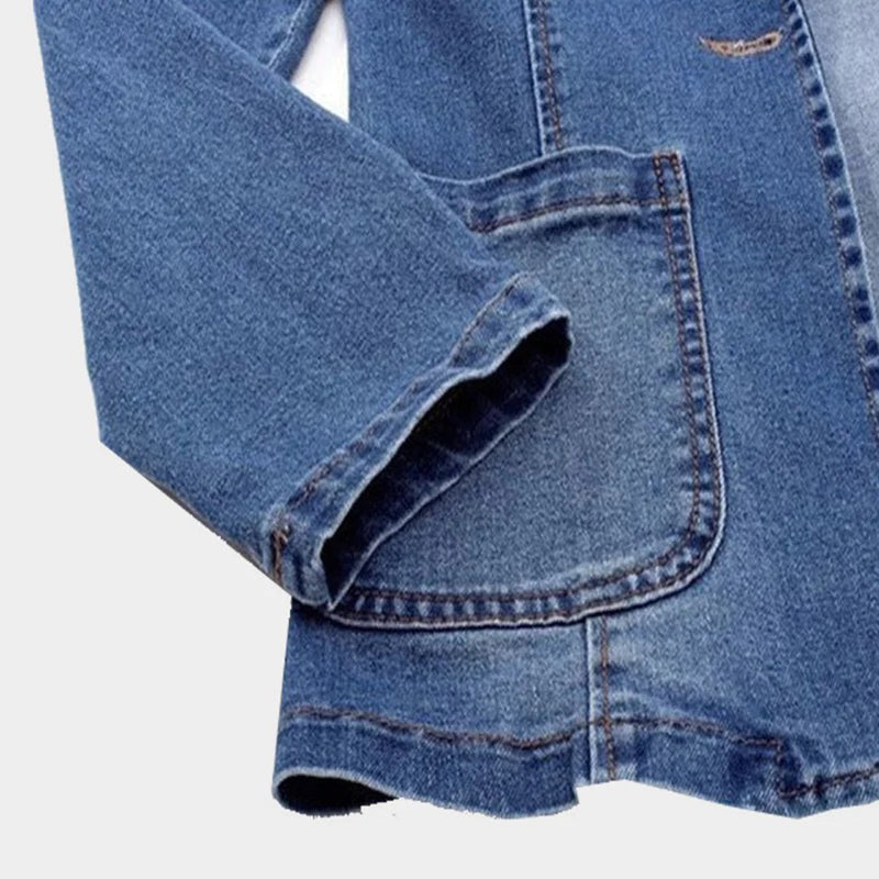 Anneke – dames blazer van denim met getailleerde pasvorm en knoopsluiting