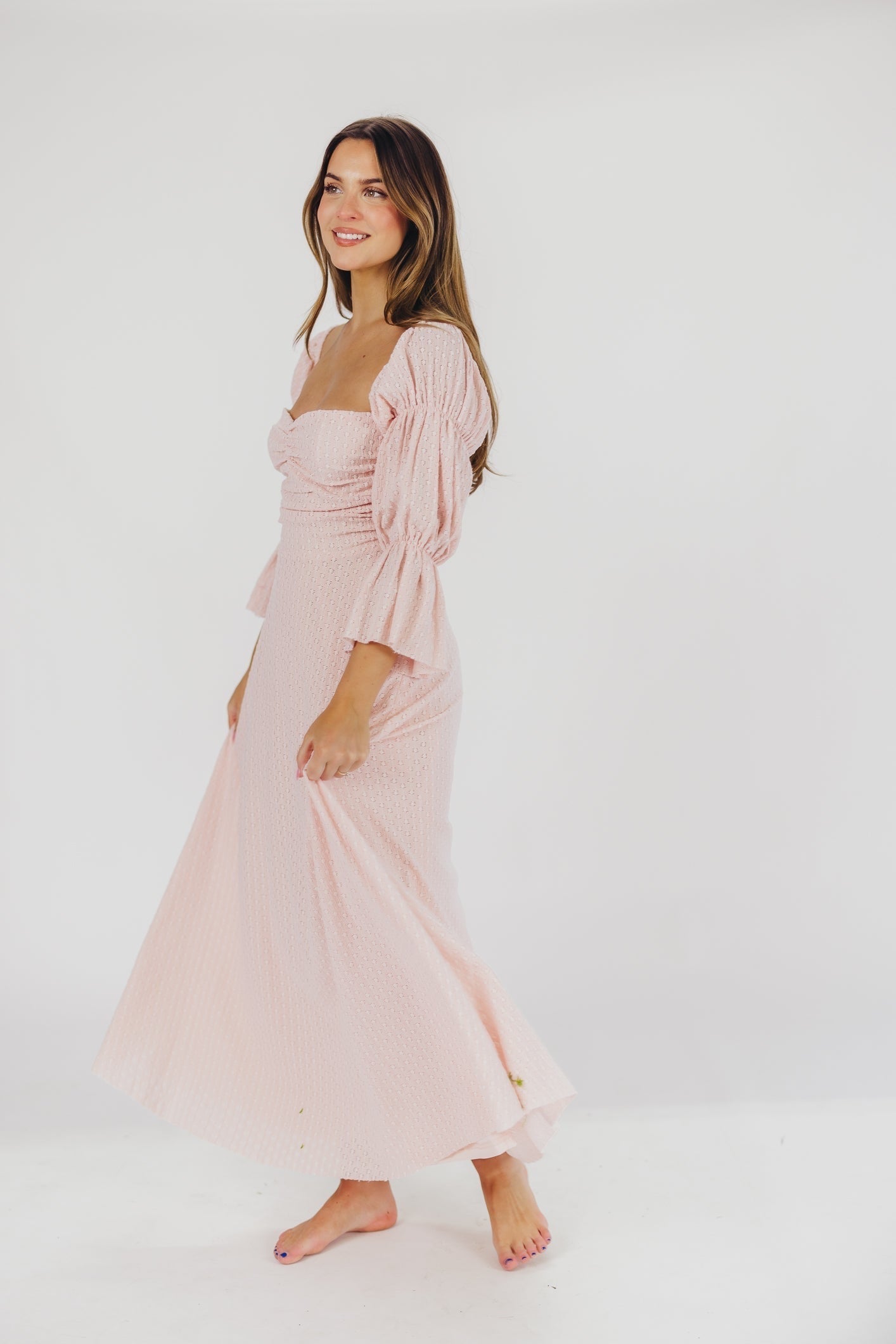 Maisie – Rusches maxi jurk met hartvormige hals en elastische taille