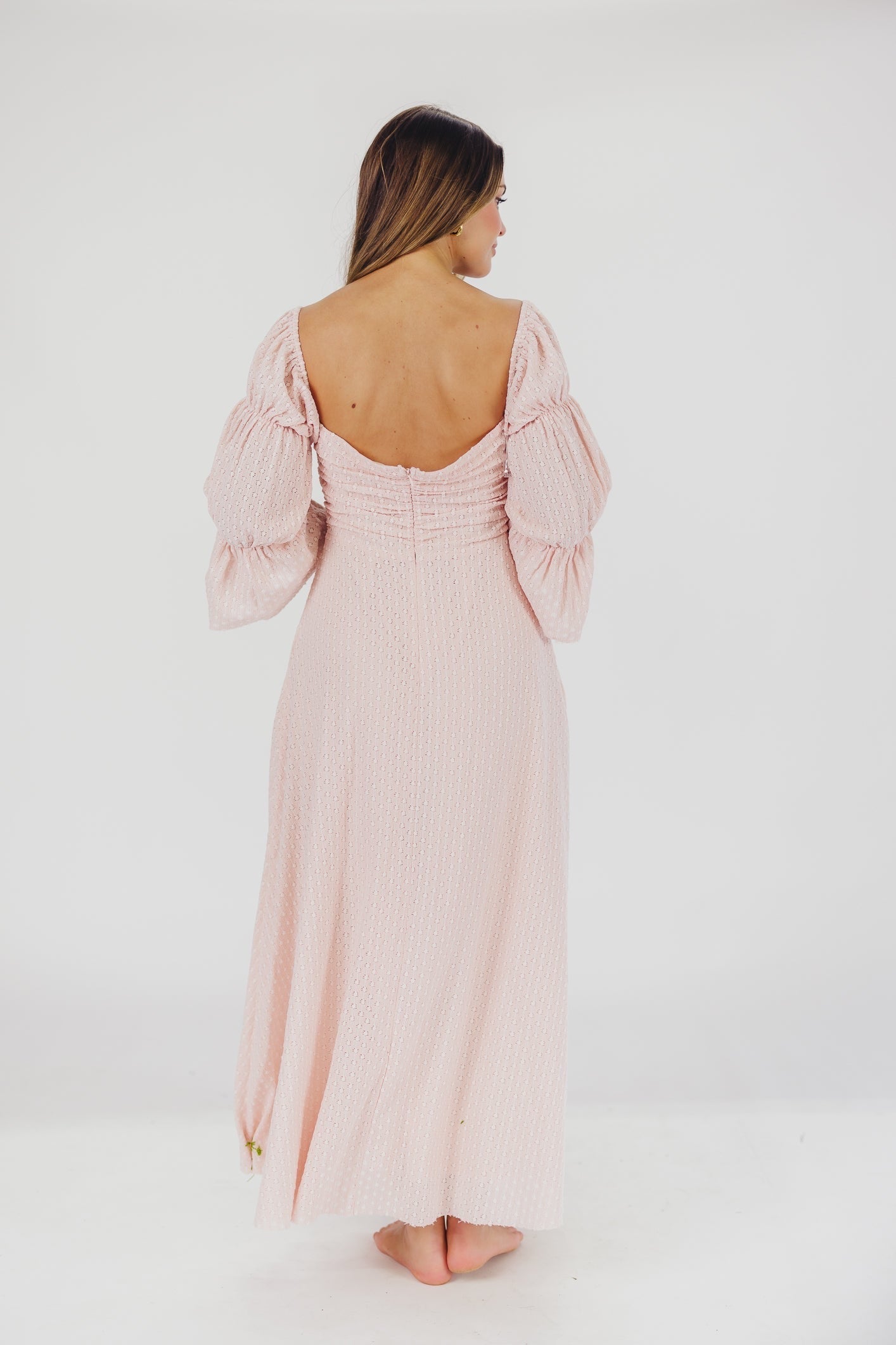 Maisie – Rusches maxi jurk met hartvormige hals en elastische taille