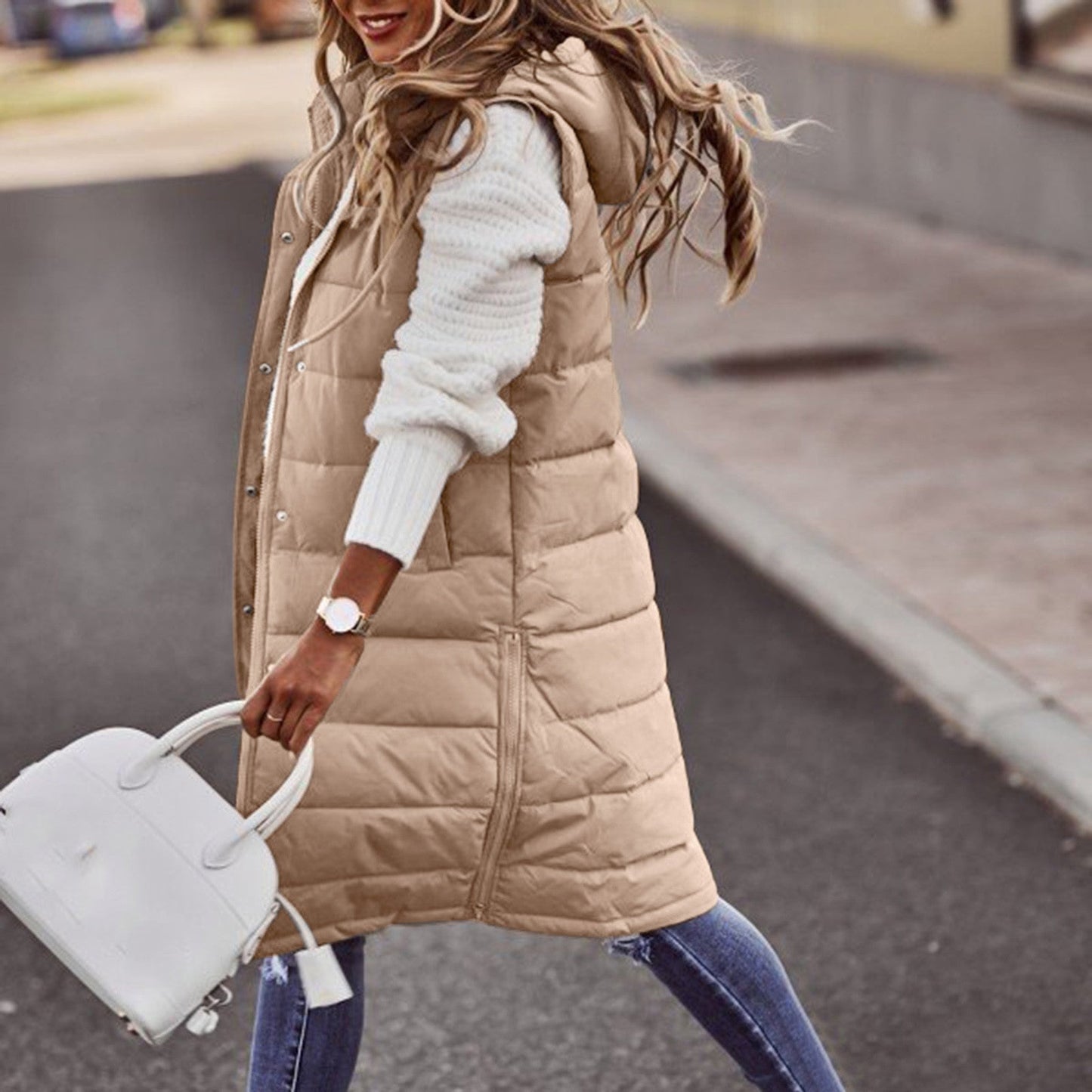 Camille – dames lange bodywarmer met capuchon en steppatroon