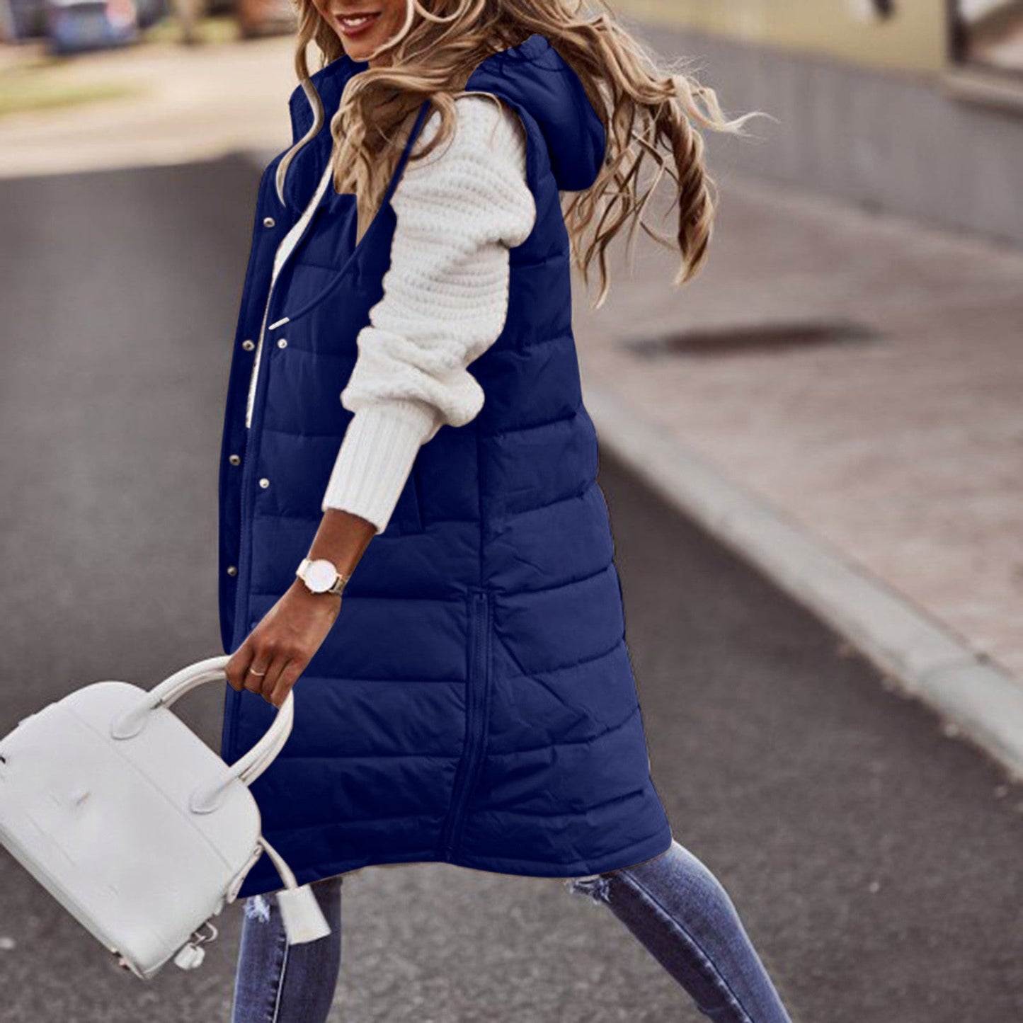 Camille – dames lange bodywarmer met capuchon en steppatroon