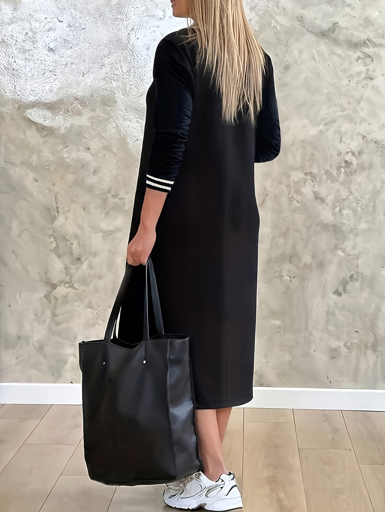 Leona – Zomer midi-jurk met V-hals en contraststrepen