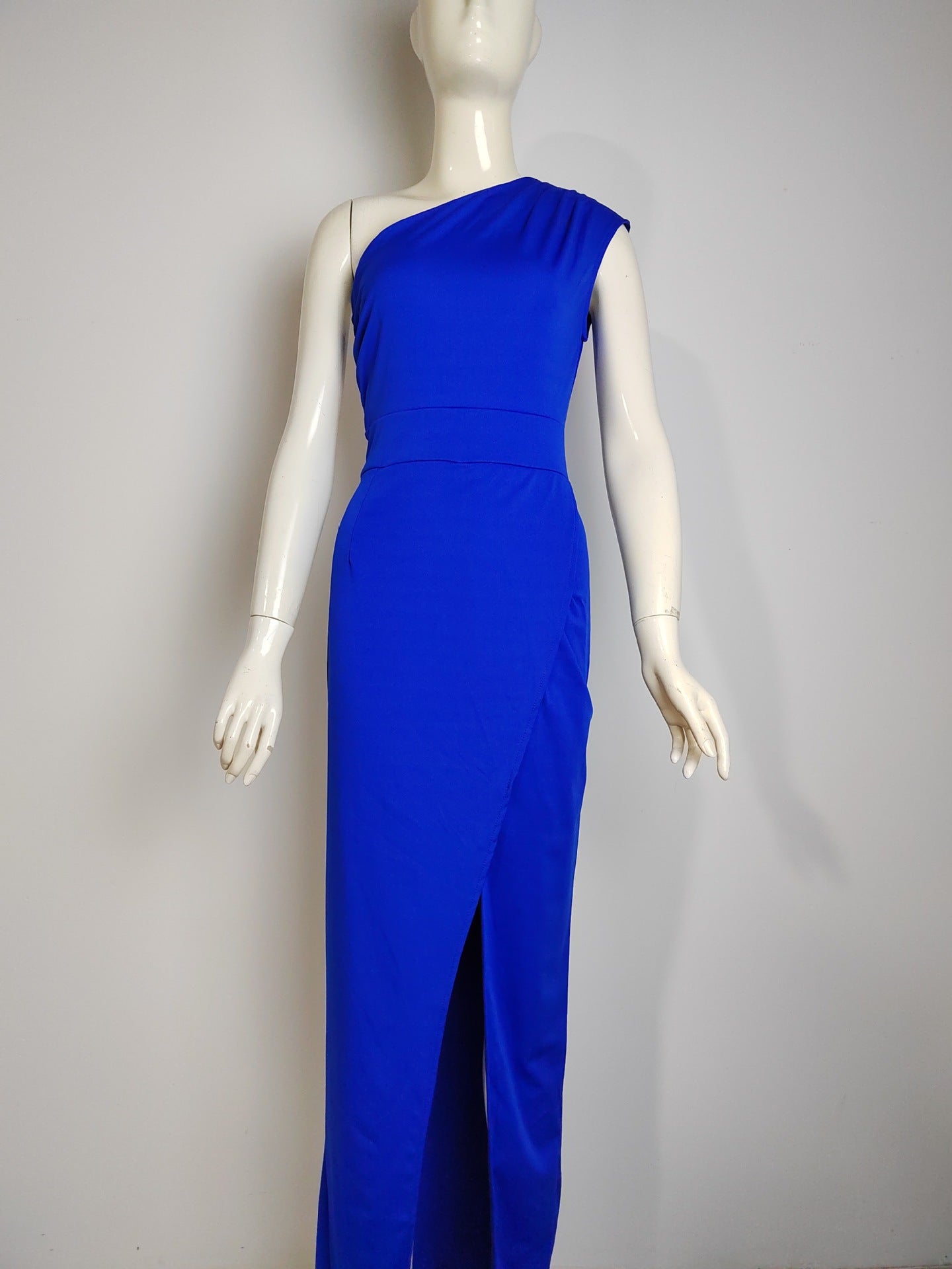 Alessia – Maxi Satijnen avondjurk met one-shoulder hoge split