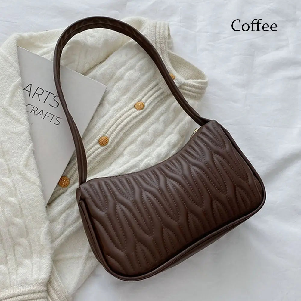 Mila – zwarte pu schoudertas met strak silhouet en verstelbare riem