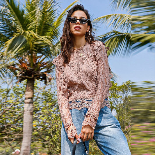 Kelly - Klassieke zwarte blouse met verfijnde kantdetails