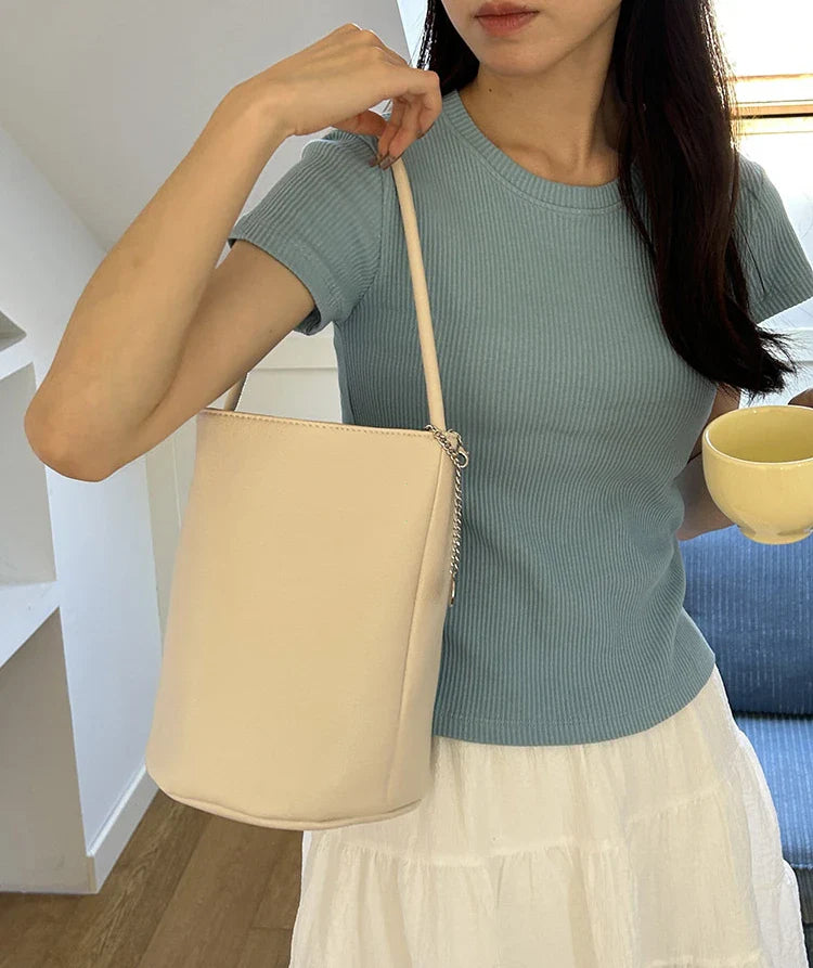 Liv – retro bucket schoudertas van zacht kunstleer