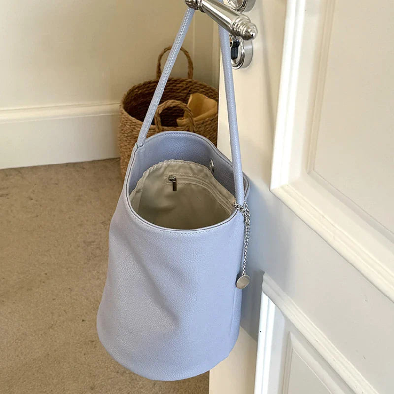 Liv – retro bucket schoudertas van zacht kunstleer