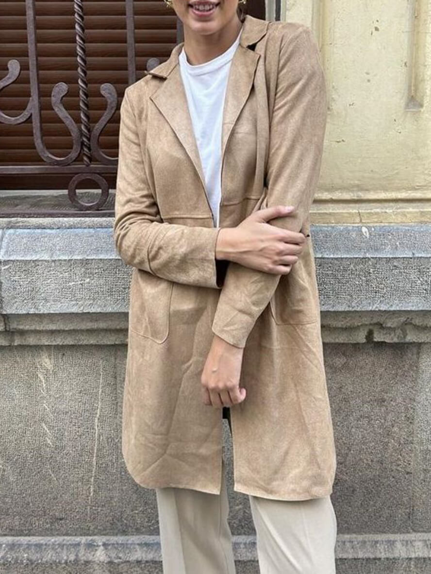 Livia – halflange suède blazer met open voorkant en zakken