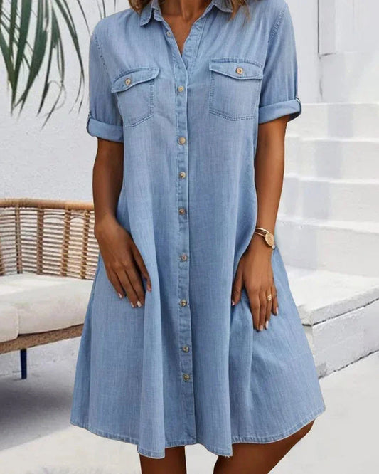 Jackie – Midilengte damesjurk met knopen en korte mouwen