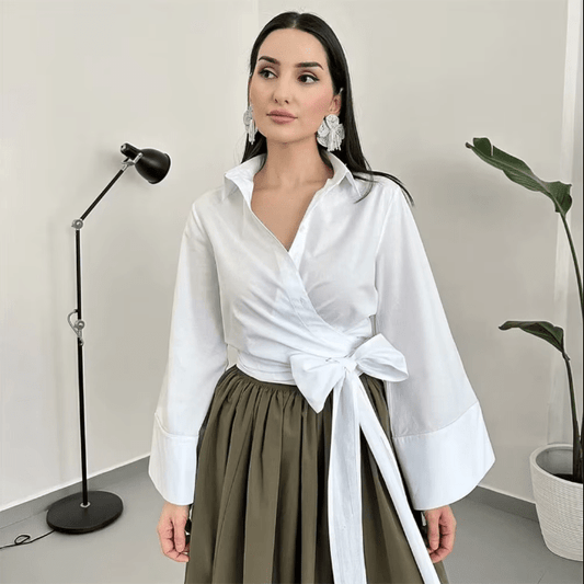 Rika – Kimono-blouse met strikceintuur en wijde mouwen