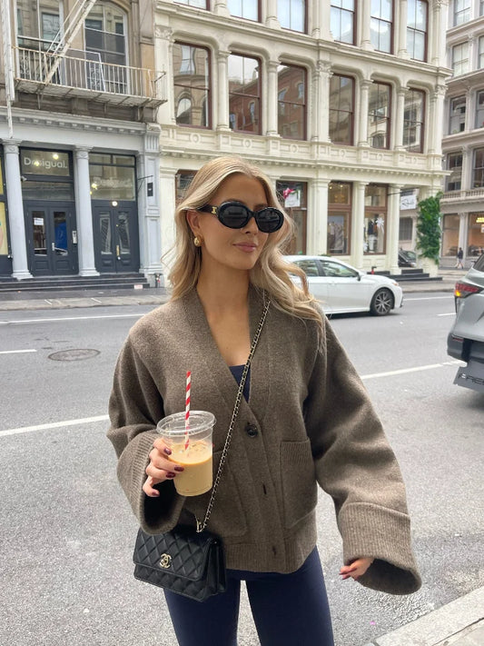 Romy – cardigan vest met diepe hals en steekzakken