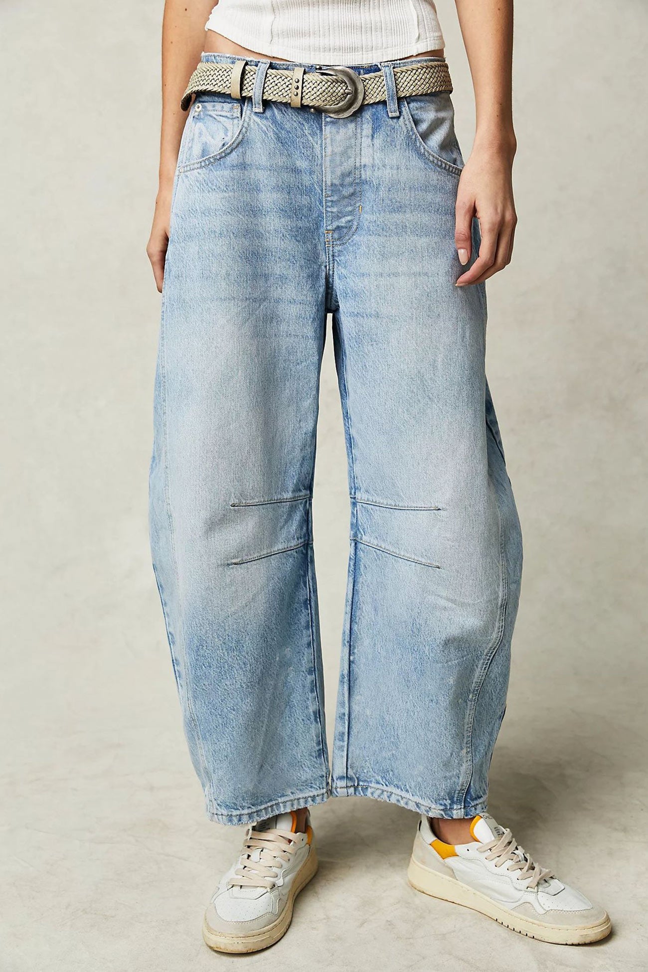 Nina – low-rise jeans met flare pijpen en vintage wash