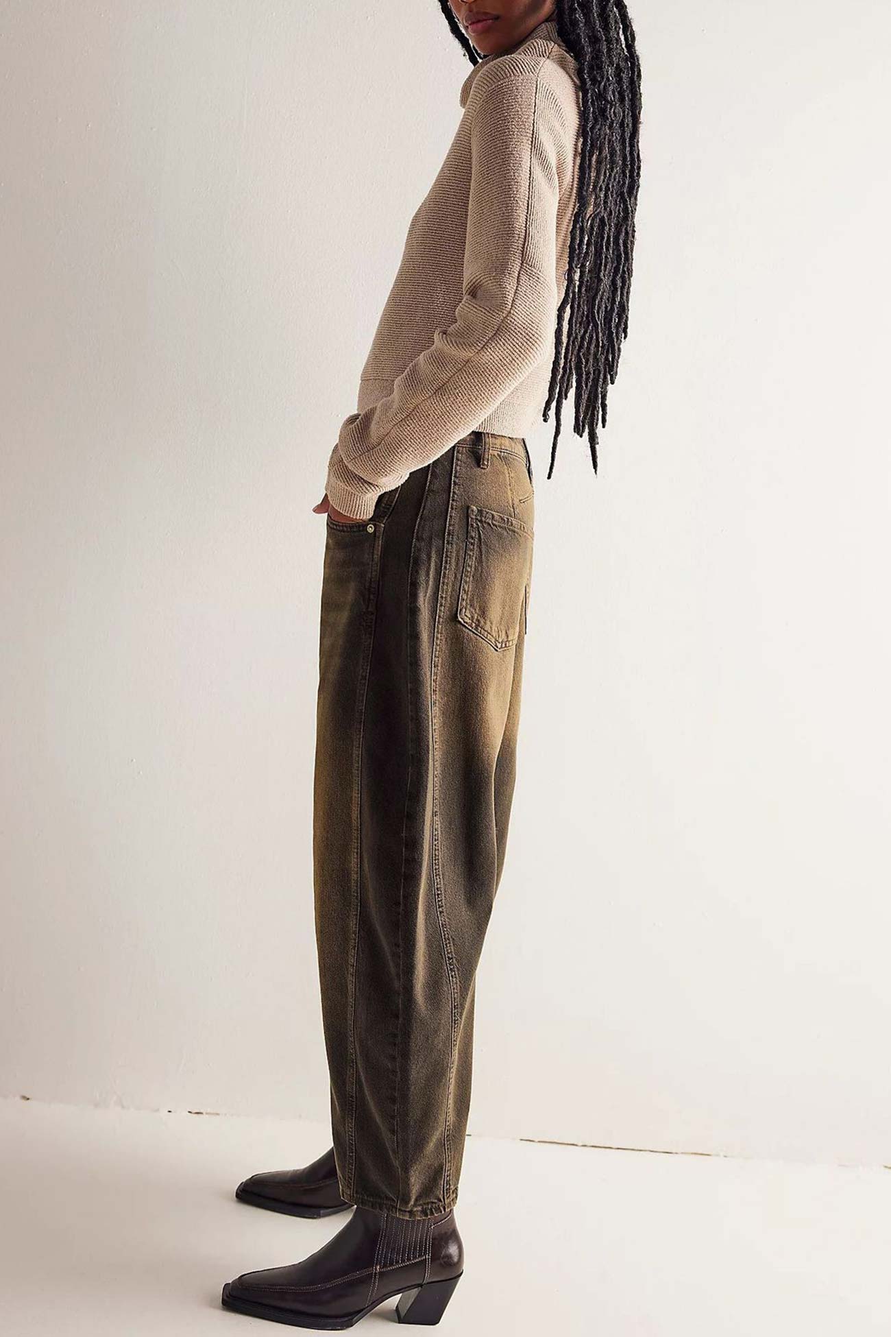 Nina – low-rise jeans met flare pijpen en vintage wash