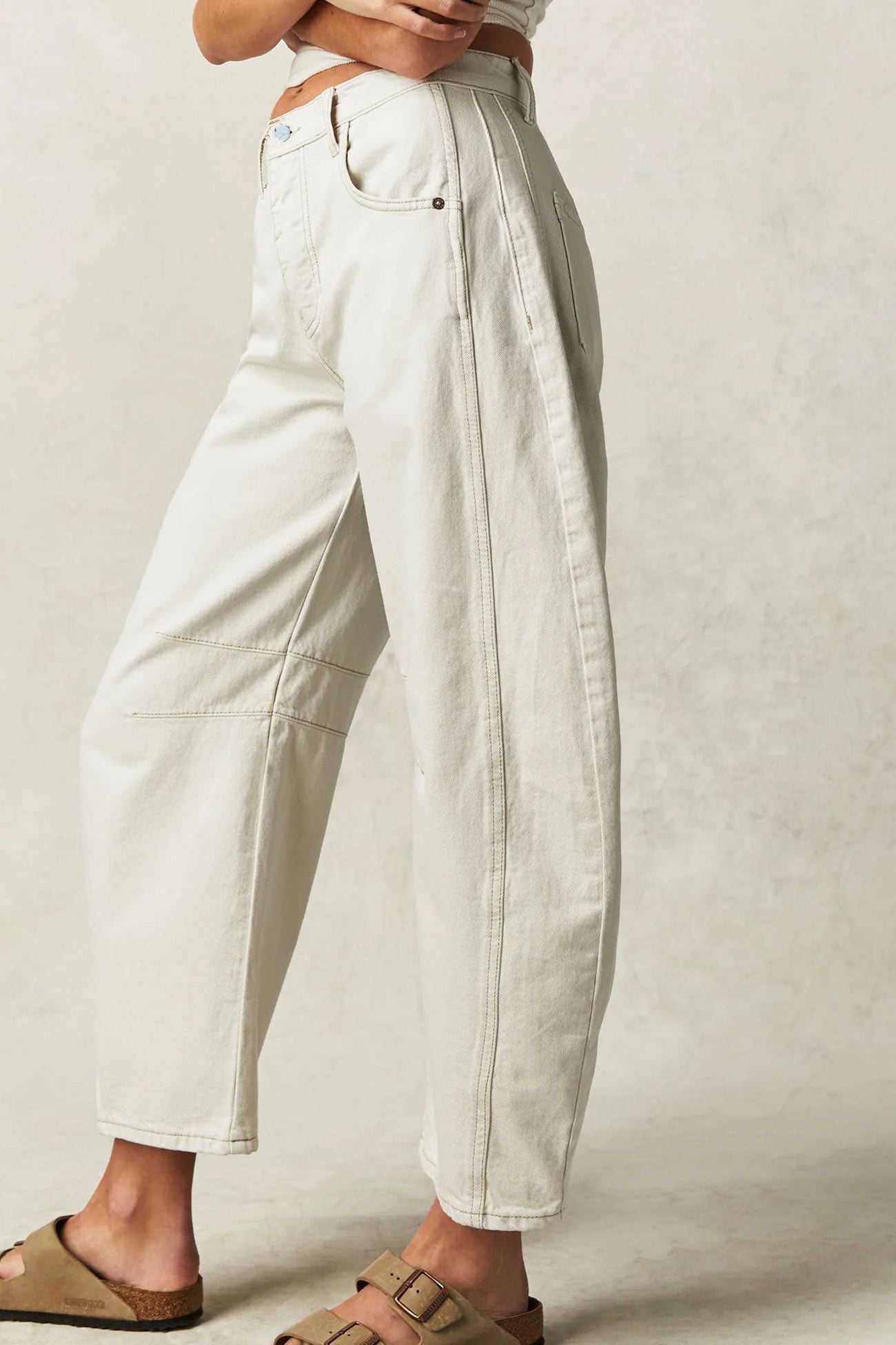 Nina – low-rise jeans met flare pijpen en vintage wash
