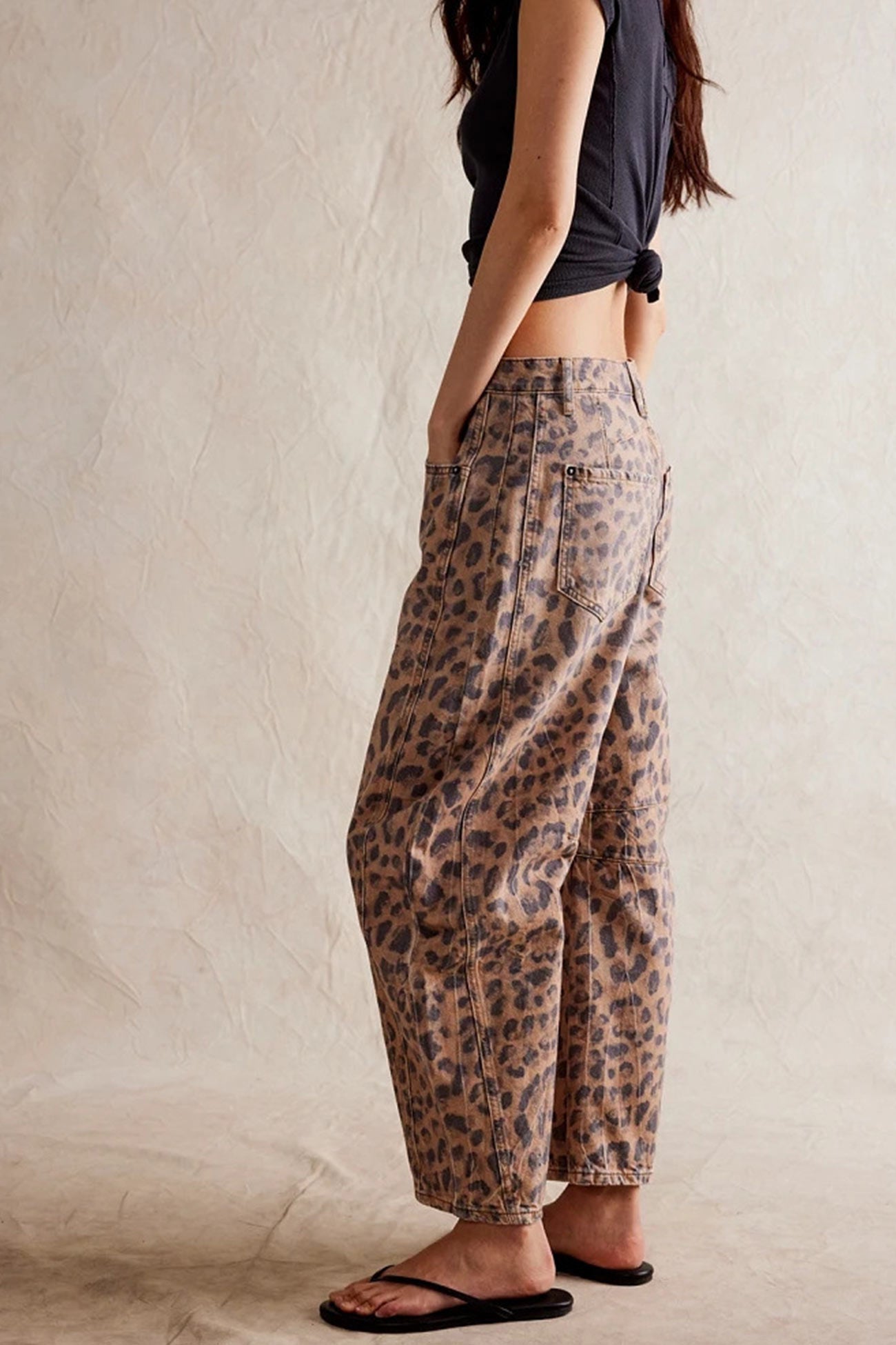 Nina – low-rise jeans met flare pijpen en vintage wash