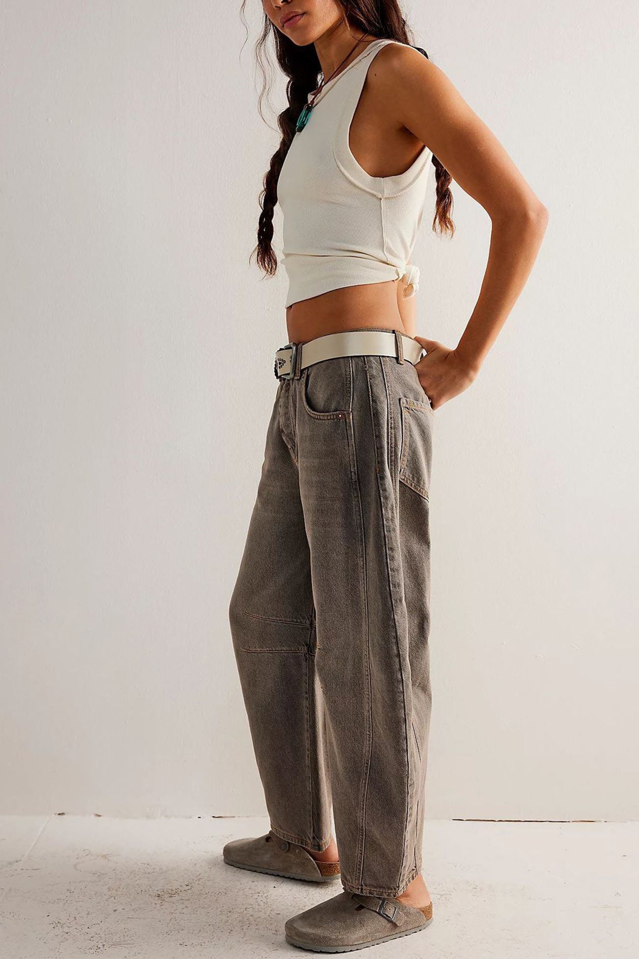 Nina – low-rise jeans met flare pijpen en vintage wash