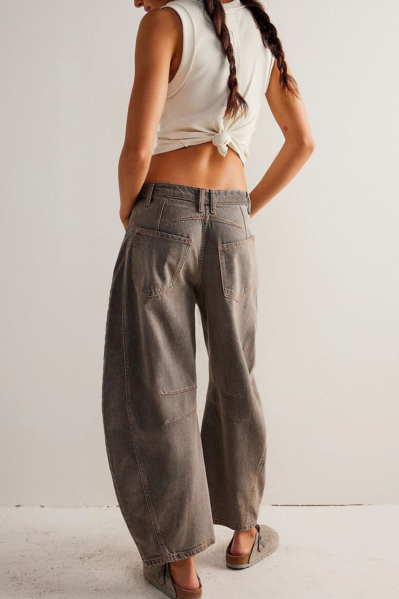 Nina – low-rise jeans met flare pijpen en vintage wash