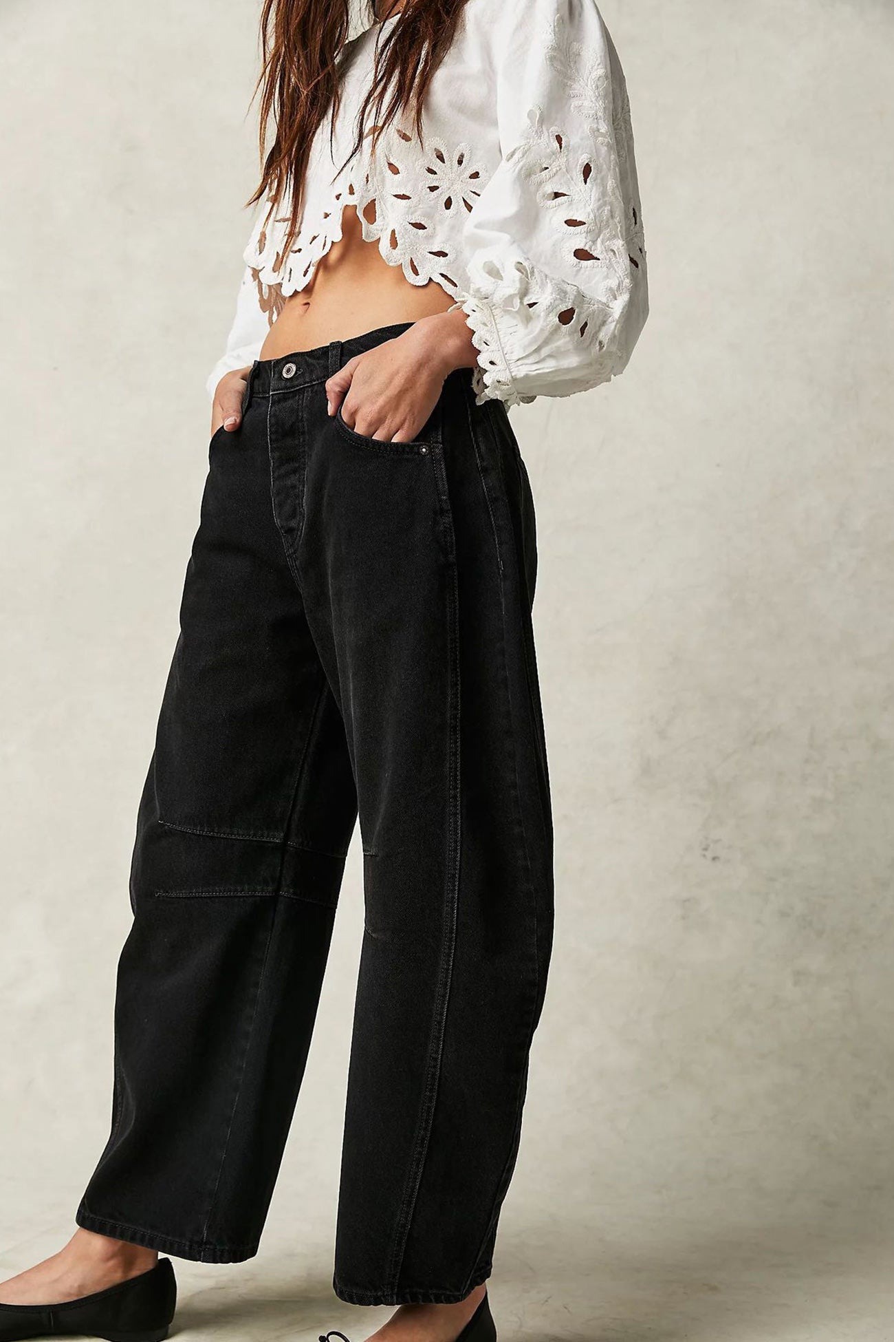 Nina – low-rise jeans met flare pijpen en vintage wash