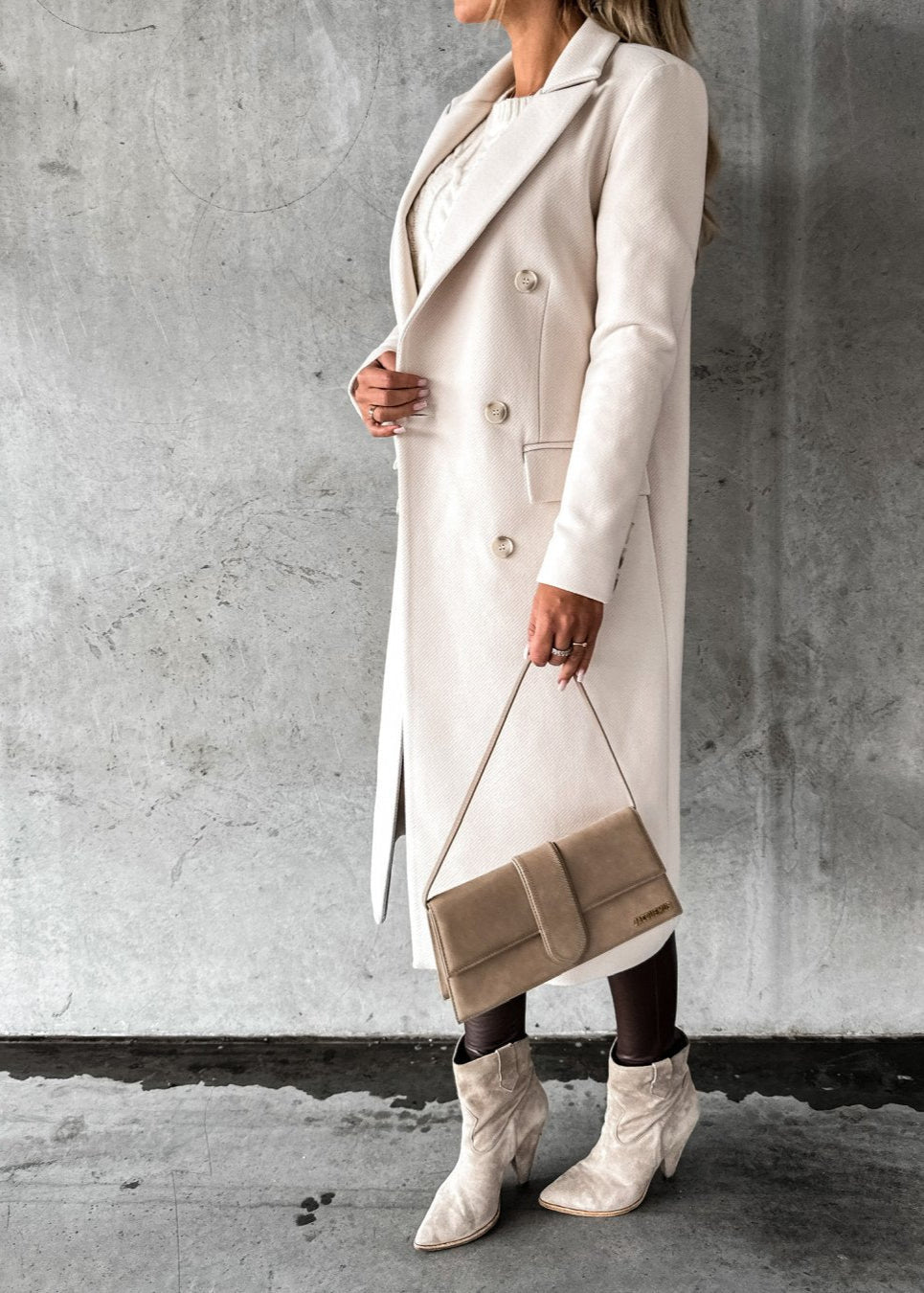 Camille – wollen trenchcoat met afneembare bontkraag en tailleceintuur